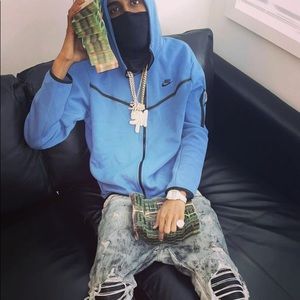 Meet your Posher, Louis